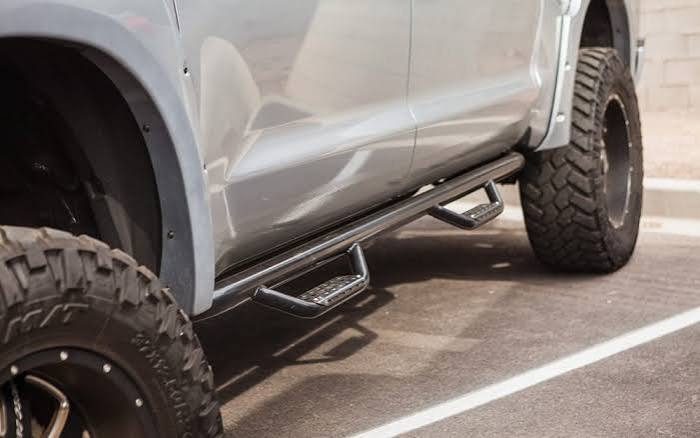 Hoop steps on truck