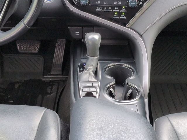 2019 Toyota Camry Hybrid SE
