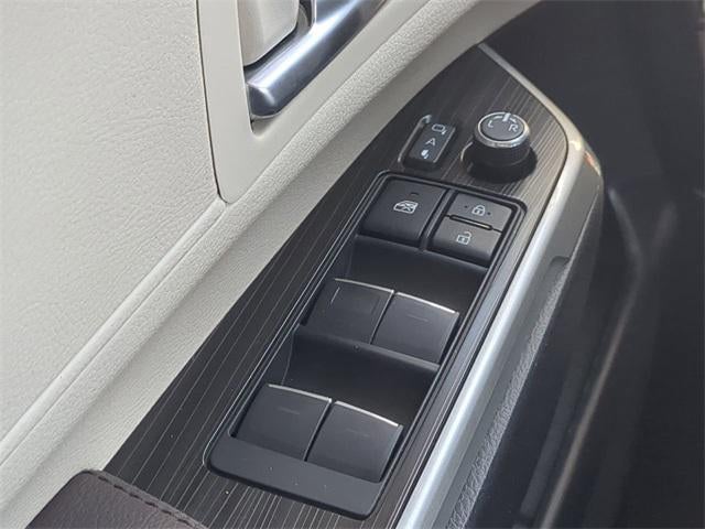 2023 Toyota SIENNA PLATINUM Platinum 7 Passenger