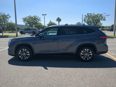 2021 Toyota HIGHLANDER XLE