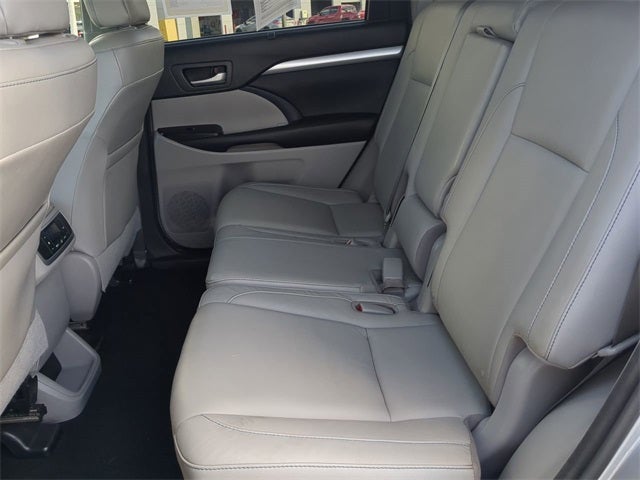 2016 Toyota HIGHLANDER XLE V6