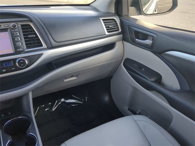 2016 Toyota HIGHLANDER XLE V6