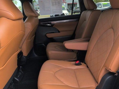 2024 Toyota Highlander Platinum