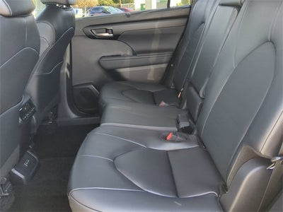 2025 Toyota HIGHLANDER XLE