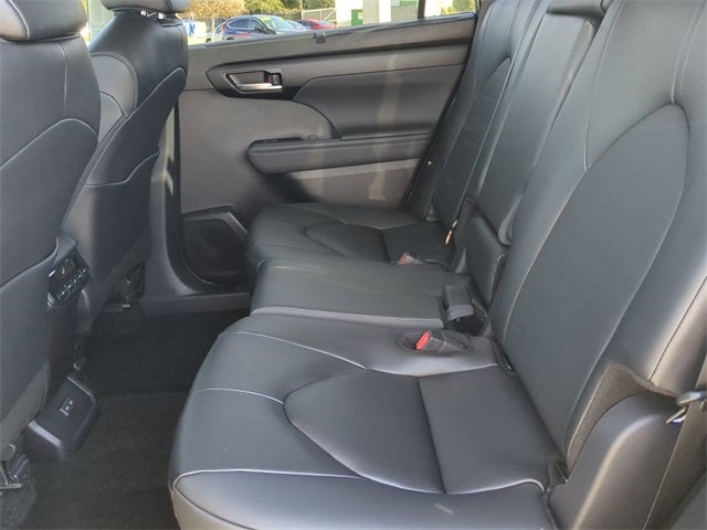 2025 Toyota HIGHLANDER XLE