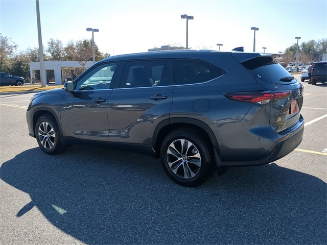 2025 Toyota HIGHLANDER XLE