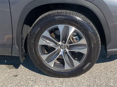 2025 Toyota HIGHLANDER XLE