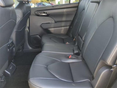 2025 Toyota HIGHLANDER XLE