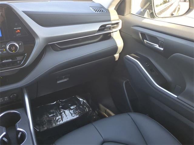 2025 Toyota HIGHLANDER XLE