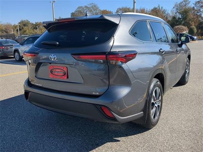 2025 Toyota HIGHLANDER XLE