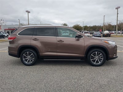 2019 Toyota HIGHLANDER XLE