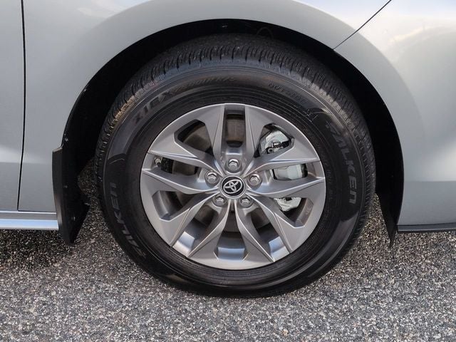 2025 Toyota Sienna XLE 8 Passenger