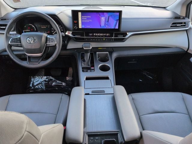 2025 Toyota Sienna XLE 8 Passenger
