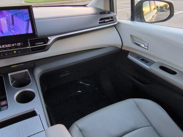 2025 Toyota Sienna XLE 8 Passenger