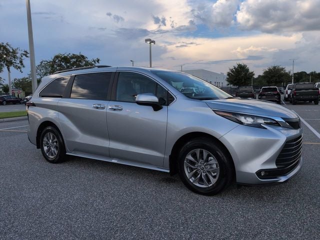 2025 Toyota Sienna XLE 8 Passenger