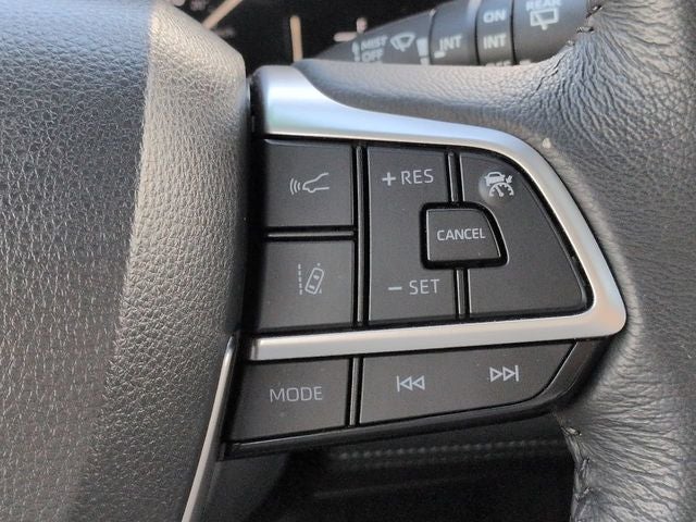 2025 Toyota Sienna XLE 8 Passenger