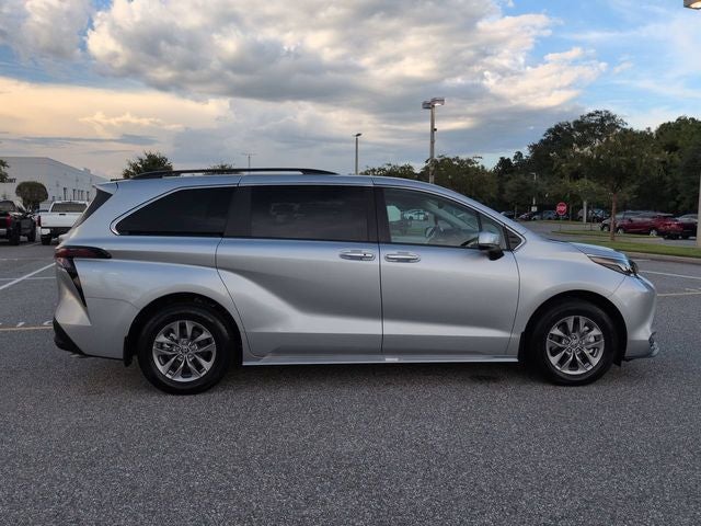 2025 Toyota Sienna XLE 8 Passenger