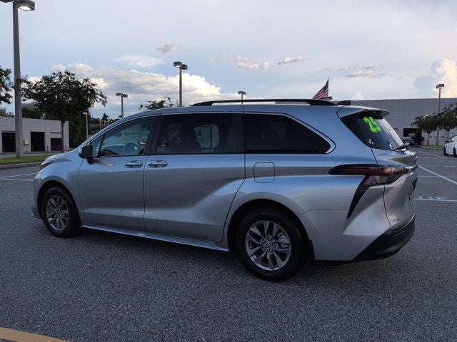 2025 Toyota Sienna XLE 8 Passenger