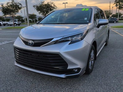 2025 Toyota Sienna XLE 8 Passenger