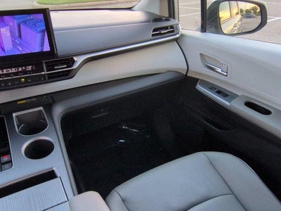 2025 Toyota Sienna XLE 8 Passenger