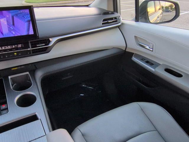 2025 Toyota Sienna XLE 8 Passenger