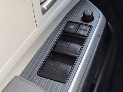 2025 Toyota Sienna XLE 8 Passenger