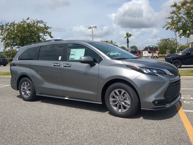 2026 Toyota Sienna XLE 8-Passenger Hybrid FWD's photo