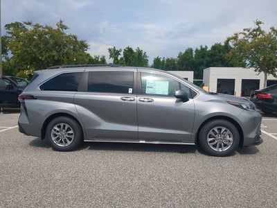 2026 Toyota Sienna XLE 8 Passenger