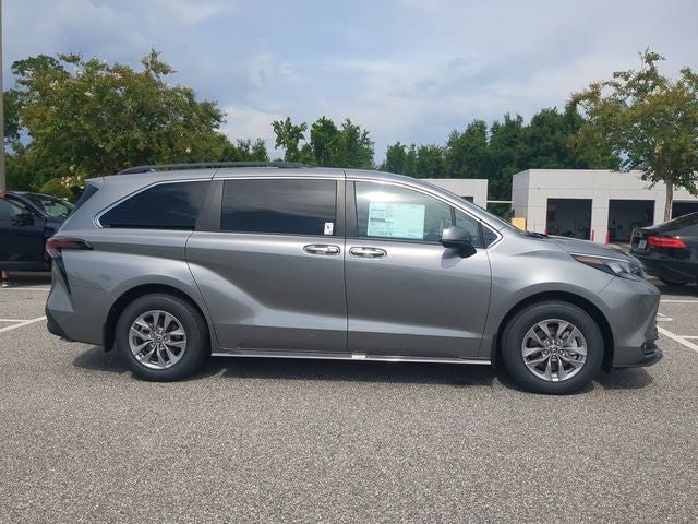 2026 Toyota Sienna XLE 8 Passenger