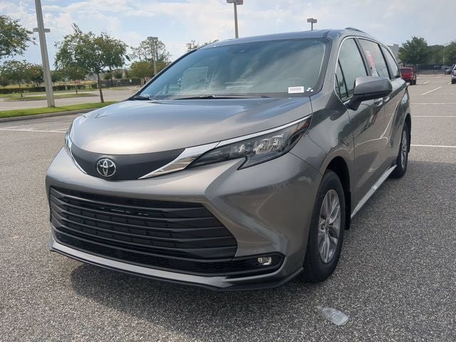 2026 Toyota Sienna XLE 8 Passenger