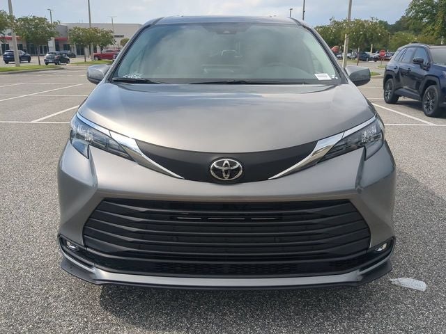 2026 Toyota Sienna XLE 8 Passenger