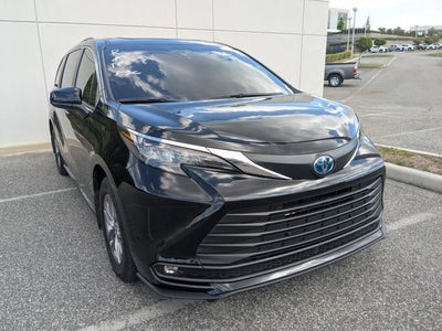 2025 Toyota SIENNA XLE XLE