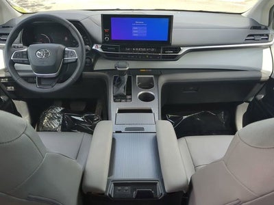 2025 Toyota SIENNA XLE XLE 8 Passenger