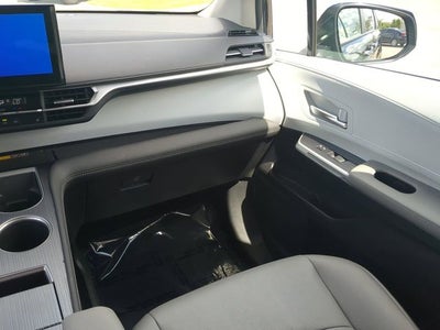 2025 Toyota SIENNA XLE XLE 8 Passenger