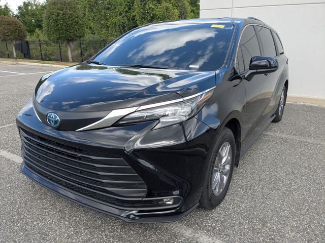 2025 Toyota SIENNA XLE XLE