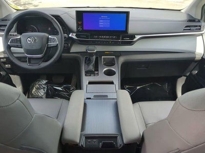2025 Toyota SIENNA XLE XLE 8 Passenger