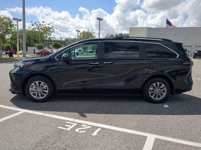 2025 Toyota SIENNA XLE XLE 8 Passenger