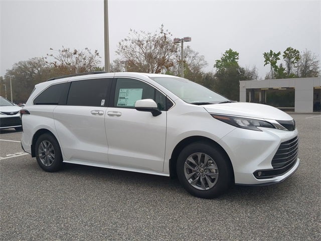 2026 Toyota Sienna XLE 8 Passenger