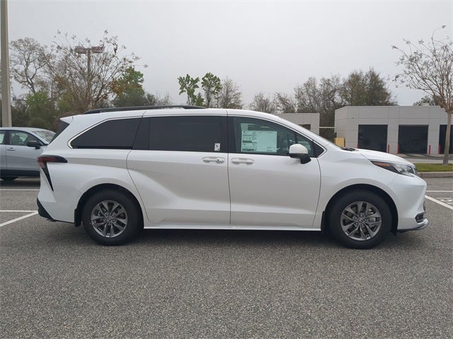 2026 Toyota Sienna XLE 8 Passenger