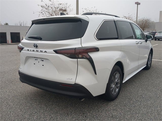2026 Toyota Sienna XLE 8 Passenger