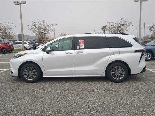 2026 Toyota Sienna XLE 8 Passenger