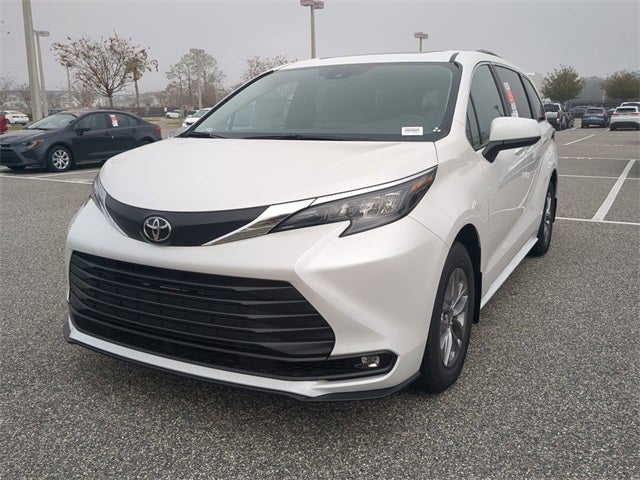 2026 Toyota Sienna XLE 8 Passenger