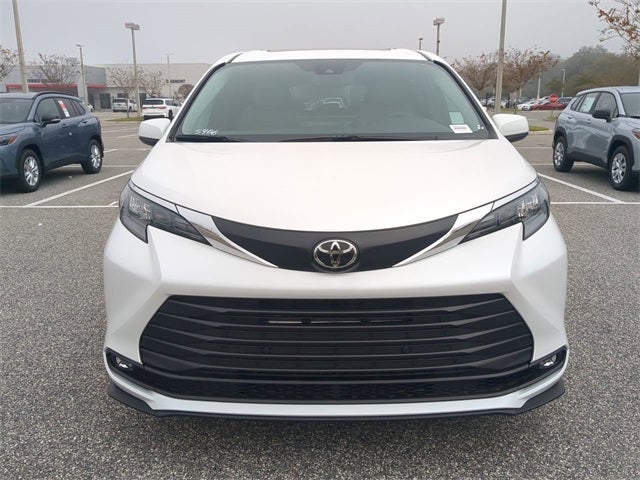 2026 Toyota Sienna XLE 8 Passenger