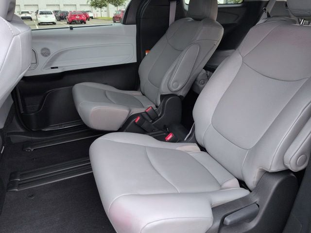 2025 Toyota SIENNA XLE XLE 8 Passenger