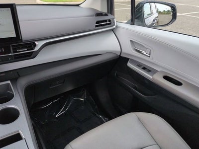 2025 Toyota SIENNA XLE XLE 8 Passenger