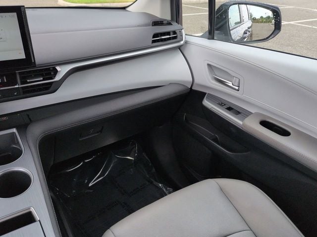 2025 Toyota SIENNA XLE XLE 8 Passenger