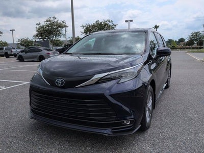 2025 Toyota SIENNA XLE XLE 8 Passenger