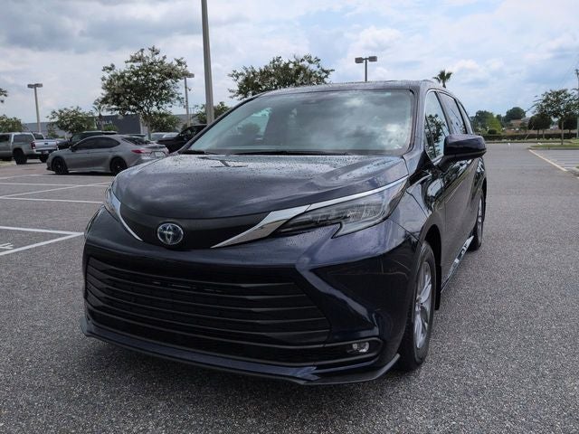2025 Toyota SIENNA XLE XLE 8 Passenger
