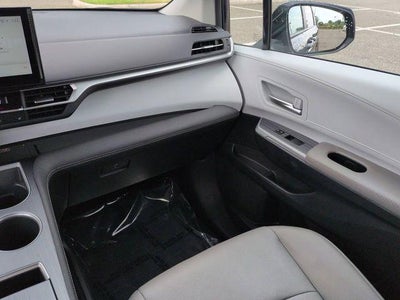 2025 Toyota SIENNA XLE XLE 8 Passenger