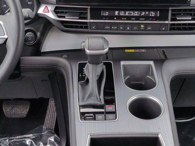 2025 Toyota SIENNA XLE XLE 8 Passenger